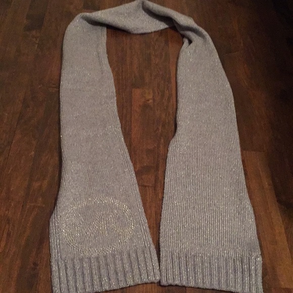 Michale Kors Wool Scarf - Picture 2 of 4